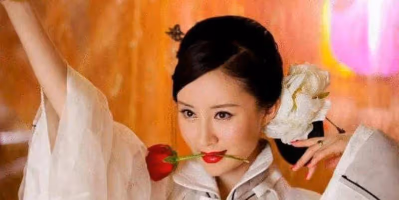 有幾十位女演員扮演兩個角色,有的經典,有的華麗!你喜歡誰?