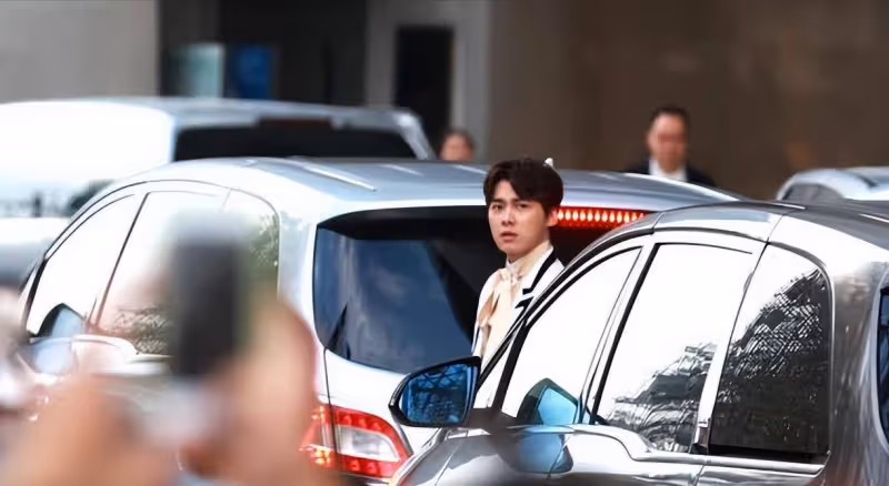 李易峰嫖娼被捕的背後，娛樂圈會不會發生一些令人擔憂的事情？