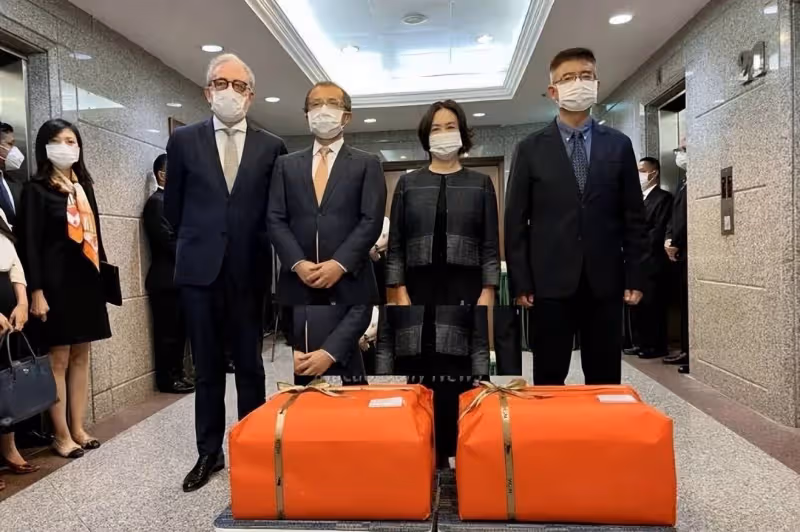 何超瓊帶家人參加家族事業的重要活動，何鴻燊四太也在現場