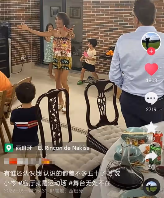知名歌手沈小岑定居國外近況!全身美黑變化大,65歲穿抹胸秀身材
