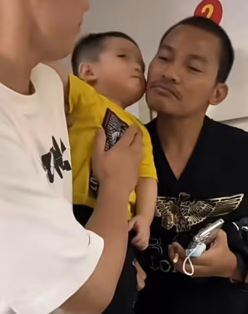 泰國巨星托尼賈廣東尋根!潮汕人家裡過中秋,街上玩燈籠接地氣