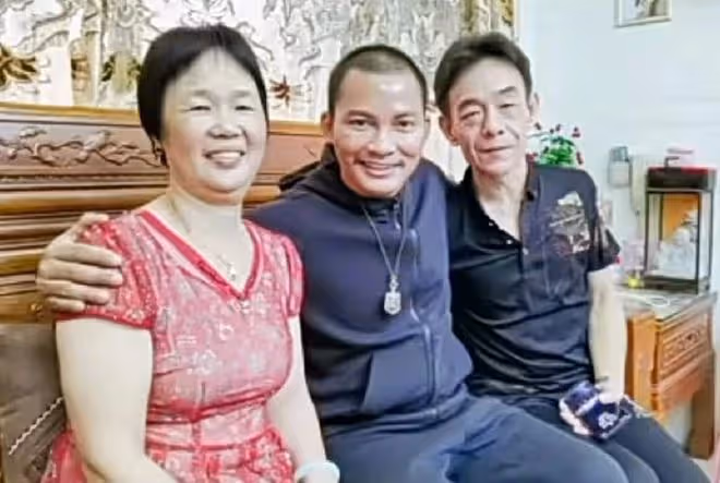 泰國巨星托尼賈廣東尋根!潮汕人家裡過中秋,街上玩燈籠接地氣