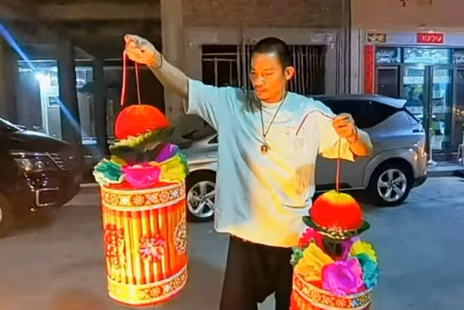 泰國巨星托尼賈廣東尋根!潮汕人家裡過中秋,街上玩燈籠接地氣