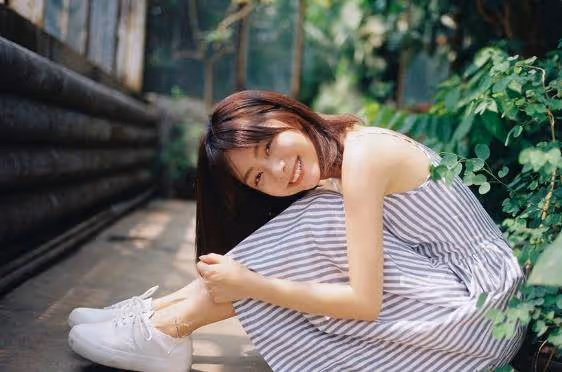 譚松韻自曝上學時沒人追,看到她17歲舊照:換我我也不追