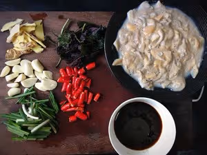 爆炒河蚌肉