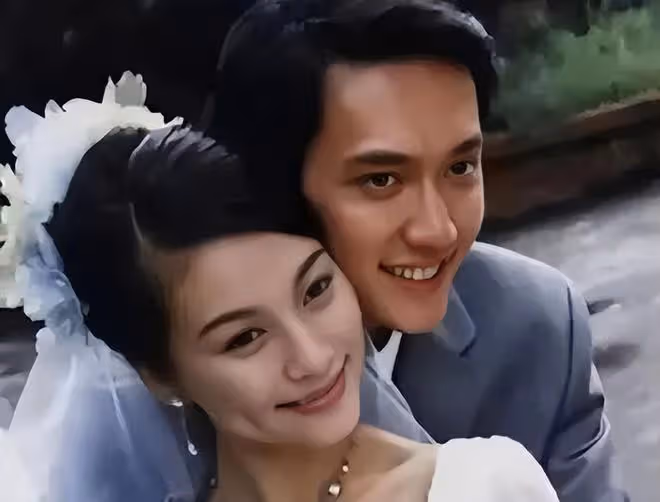離婚3年後,馮紹峰資源掉光,趙麗穎風生水起,兩人的差距好大