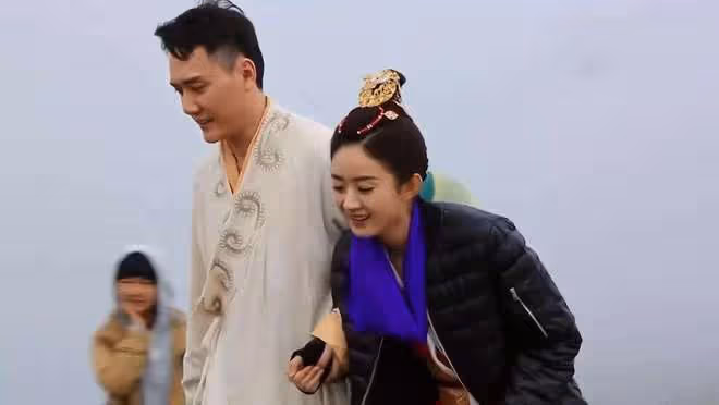 離婚3年後,馮紹峰資源掉光,趙麗穎風生水起,兩人的差距好大
