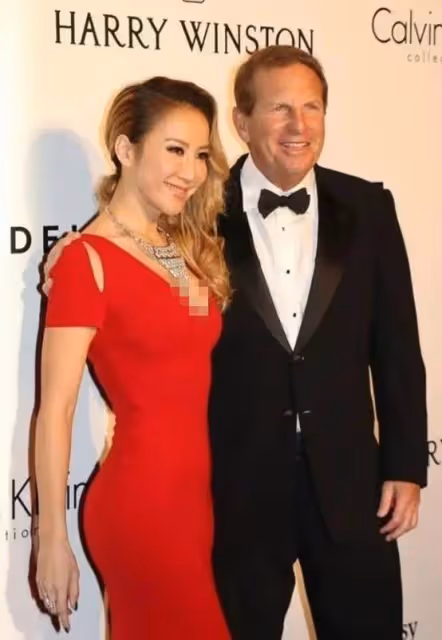 李玟身材真撩人,穿緊身裙勾勒出來的腰臀比羨煞旁人,凹凸感十足