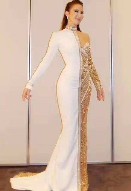 李玟身材真撩人，穿緊身裙勾勒出來的腰臀比羨煞旁人，凹凸感十足
