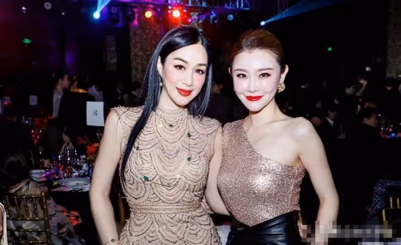 看完不想減肥了!51歲鐘麗緹真是「微胖界的女神」穿魚尾裙身材驚艷,「黑長直髮型」一下年輕20歲
