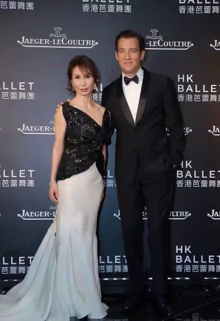60歲何超瓊狀態真好,同框妹妹更顯年輕,女人上了年紀胖點更美麗,網友:雍容華貴最富態