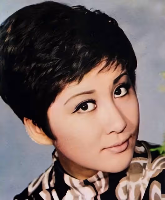 向華強的前妻丁佩,主動讓位「插足者」前夫甘願養她42年,被李小龍的死困擾半生,如今看開一切,皈依佛門