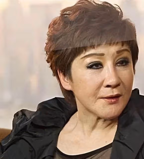 向華強的前妻丁佩,主動讓位「插足者」前夫甘願養她42年,被李小龍的死困擾半生,如今看開一切,皈依佛門