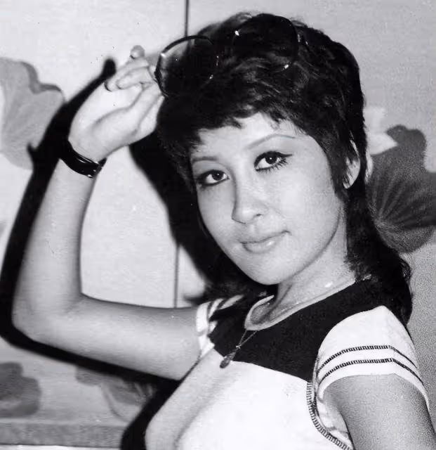 向華強的前妻丁佩,主動讓位「插足者」前夫甘願養她42年,被李小龍的死困擾半生,如今看開一切,皈依佛門