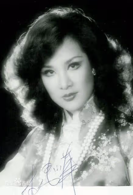 3婚終遇真愛！「鼻音歌后」楊小萍罕揭「恐怖美國前夫陰影」差點回不來「救命暖友變愛人」76歲恩愛亮相