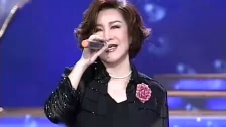 3婚終遇真愛！「鼻音歌后」楊小萍罕揭「恐怖美國前夫陰影」差點回不來「救命暖友變愛人」76歲恩愛亮相