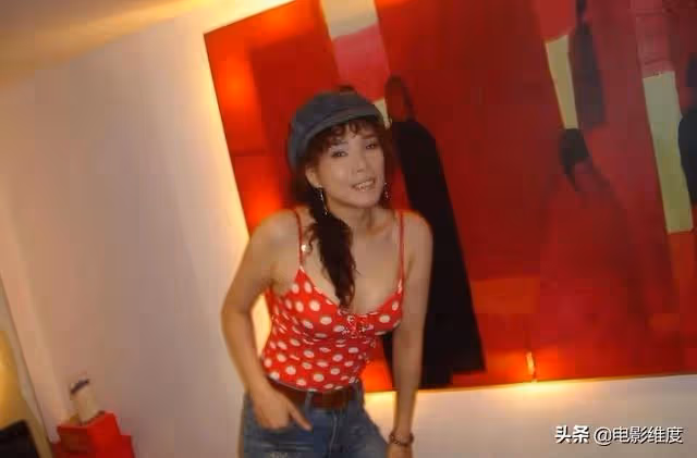 曾與鄧麗君齊名!55歲「甜歌皇后」巔峰時為愛隱退「嫁歌友恩愛相守28年」淡泊名利 過平凡生活