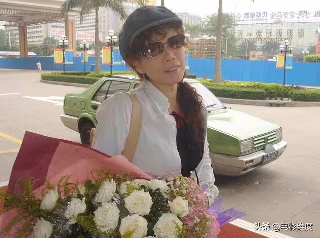 曾與鄧麗君齊名!55歲「甜歌皇后」巔峰時為愛隱退「嫁歌友恩愛相守28年」淡泊名利 過平凡生活