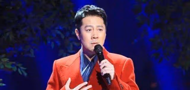 他曾22次登上春晚，被富婆苦追8年才結婚，如今兒子成他的驕傲