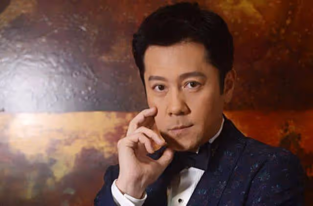 他曾22次登上春晚，被富婆苦追8年才結婚，如今兒子成他的驕傲