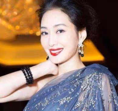 她是最美李莫愁,曾被騙走全部身家,今嫁20億富豪成闊太