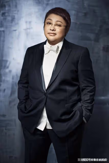 韓紅自稱年輕時是校花,本以為是開玩笑,看到18歲照片我相信了
