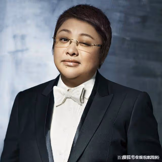 韓紅自稱年輕時是校花,本以為是開玩笑,看到18歲照片我相信了