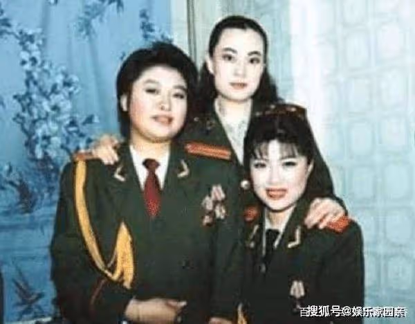 韓紅自稱年輕時是校花,本以為是開玩笑,看到18歲照片我相信了