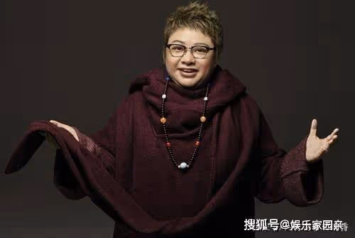 韓紅自稱年輕時是校花,本以為是開玩笑,看到18歲照片我相信了
