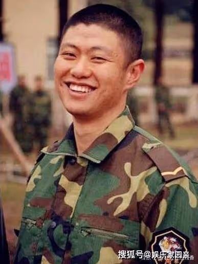 他拍一部戲用了八個替身,為等他劇組停工半年,卻沒人敢說他耍大牌