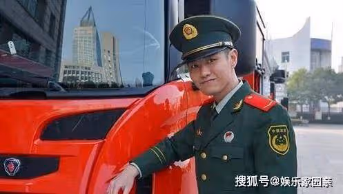 他拍一部戲用了八個替身,為等他劇組停工半年,卻沒人敢說他耍大牌