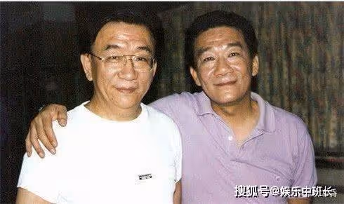 58歲過氣歌星跑農村婚慶,網友問一首歌200元夠嗎,他答:太多了