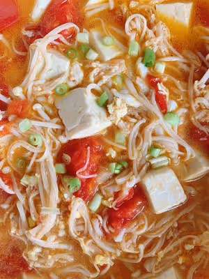 番茄金針菇豆腐雞蛋湯