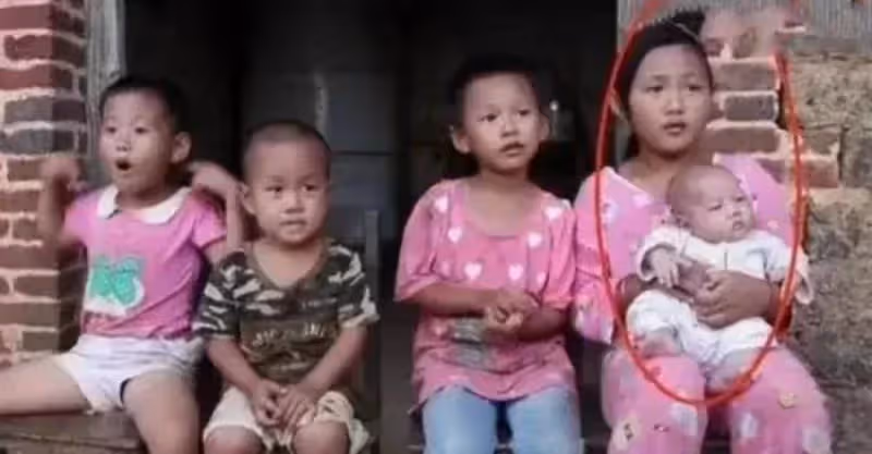 父親外出打工，這個單親11歲的女孩當爹又當媽惹人心疼