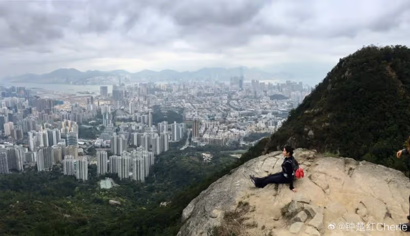 一代女神鍾楚紅「堅持不打醫美」　把日子過成詩「61歲登山素顏照」網讚翻：這才叫凍齡