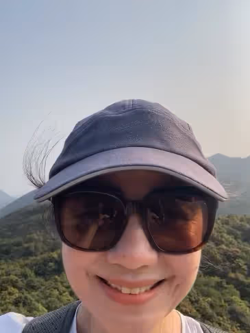 一代女神鍾楚紅「堅持不打醫美」　把日子過成詩「61歲登山素顏照」網讚翻：這才叫凍齡