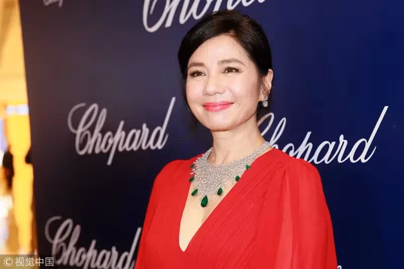 一代女神鍾楚紅「堅持不打醫美」　把日子過成詩「61歲登山素顏照」網讚翻：這才叫凍齡
