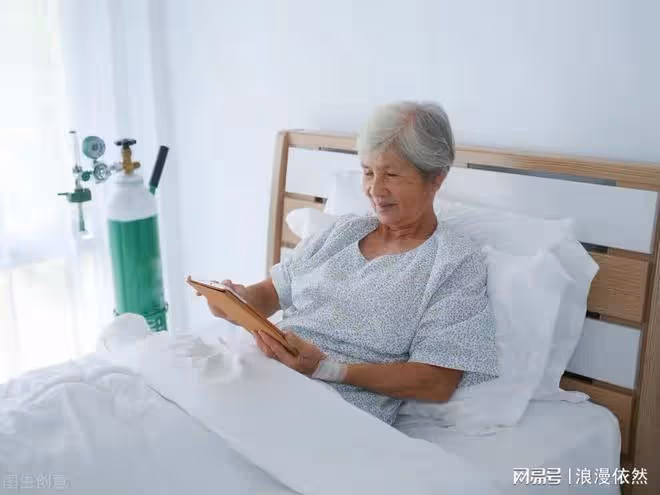 不帶孫每月貼兒媳三千，和老伴旅遊10天回家，卻發現兒媳已換鎖