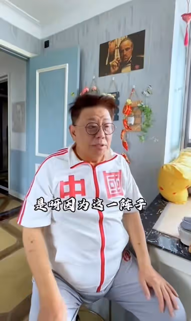 68歲港星定居大連!穿50多元國貨顯樸素,新家面積不大裝修接地氣