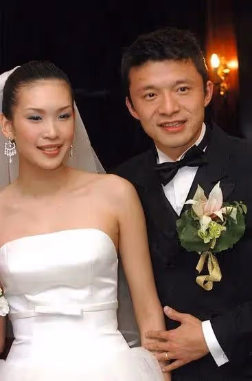 47歲謝暉回上海老家!俄超模老婆金髮碧眼,4歲混血兒子神似爸