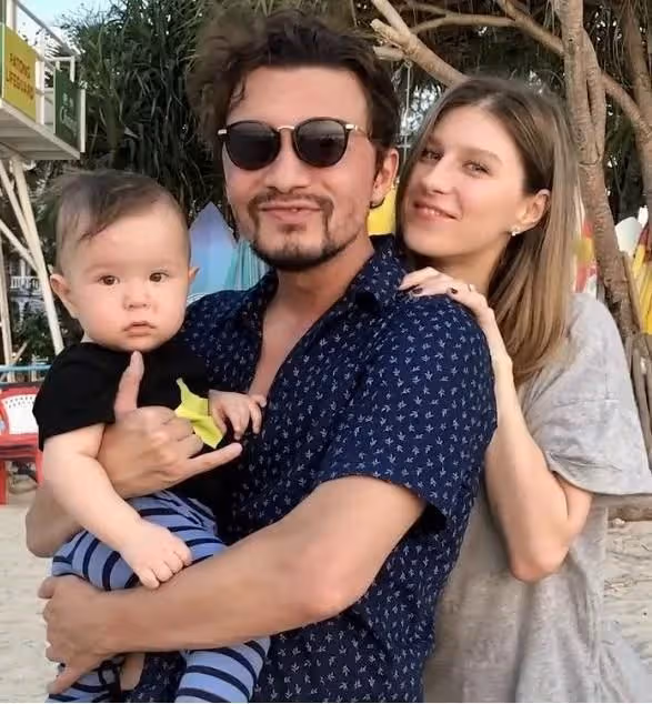 47歲謝暉回上海老家!俄超模老婆金髮碧眼,4歲混血兒子神似爸