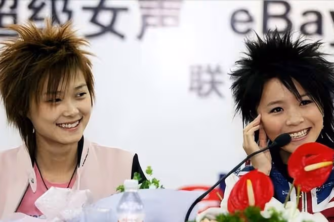 黃雅莉高速上滯留6天,提桶打公廁水洗澡洗衣,草地晾衣滿臉笑容