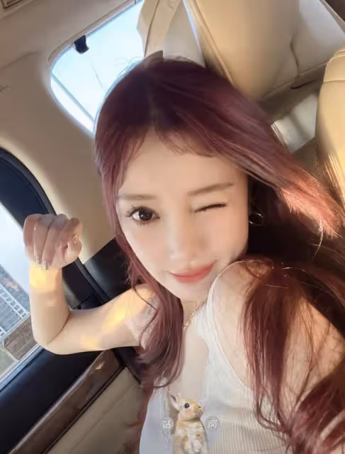 40歲李小璐近照認不出!眼睛大如葡萄似真人芭比,五官全變疑整容