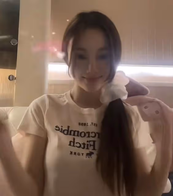 40歲李小璐近照認不出!眼睛大如葡萄似真人芭比,五官全變疑整容