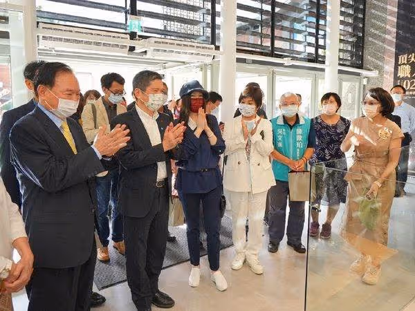 江蕙回來了!封麥6年鮮少露臉的「二姐」曝光近況,維持低調作風,面對媒體坦言很緊張,網友:想念二姐的歌聲