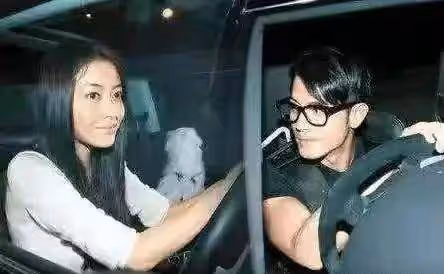 熊黛林雙胞胎女兒顏值逆襲，稀疏頭髮變披肩長發，乖萌又可愛
