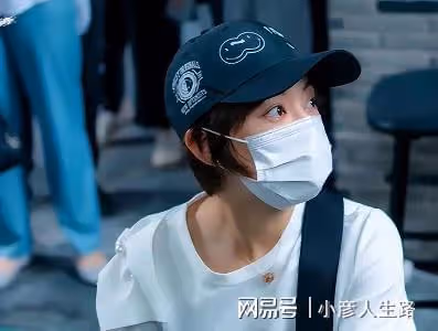 孫儷帶孩子去市集做義賣！兒子懷抱貓咪身形消瘦，女兒眉眼像爸爸