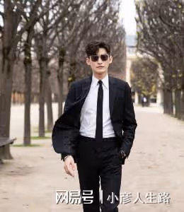 拖行交警致殘，演戲靠替身，摸女明星胸，張翰為何還不封殺？