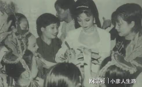 著名歌唱家李丹陽:56歲仍未婚,父母相繼去世後,她卻只想當母親