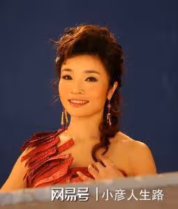 著名歌唱家李丹陽:56歲仍未婚,父母相繼去世後,她卻只想當母親